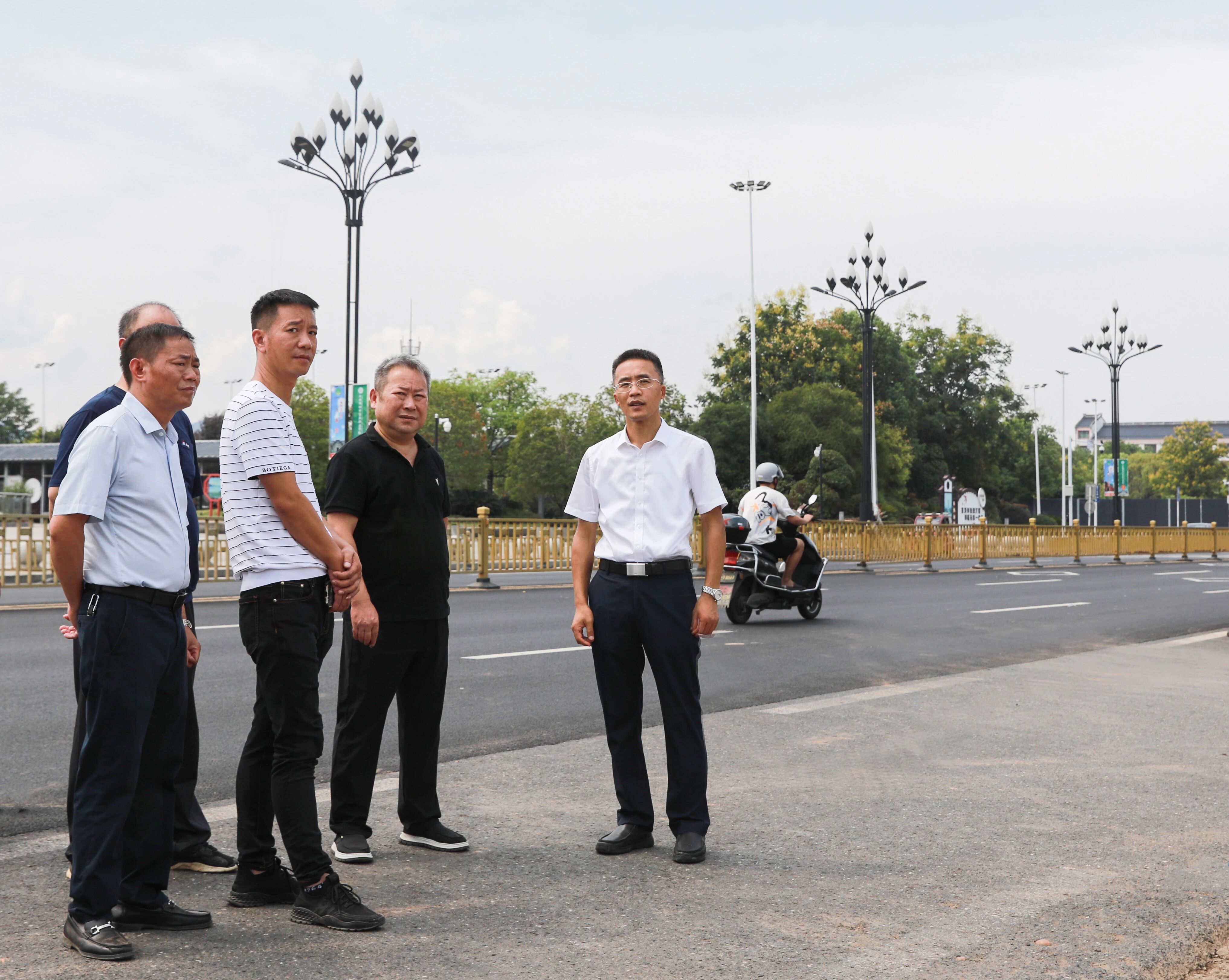 曾海調研城市更新工作