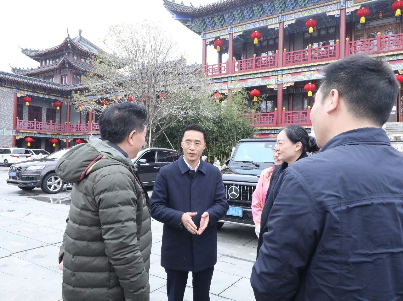 曾海率市四套班子領導走訪慰問企業