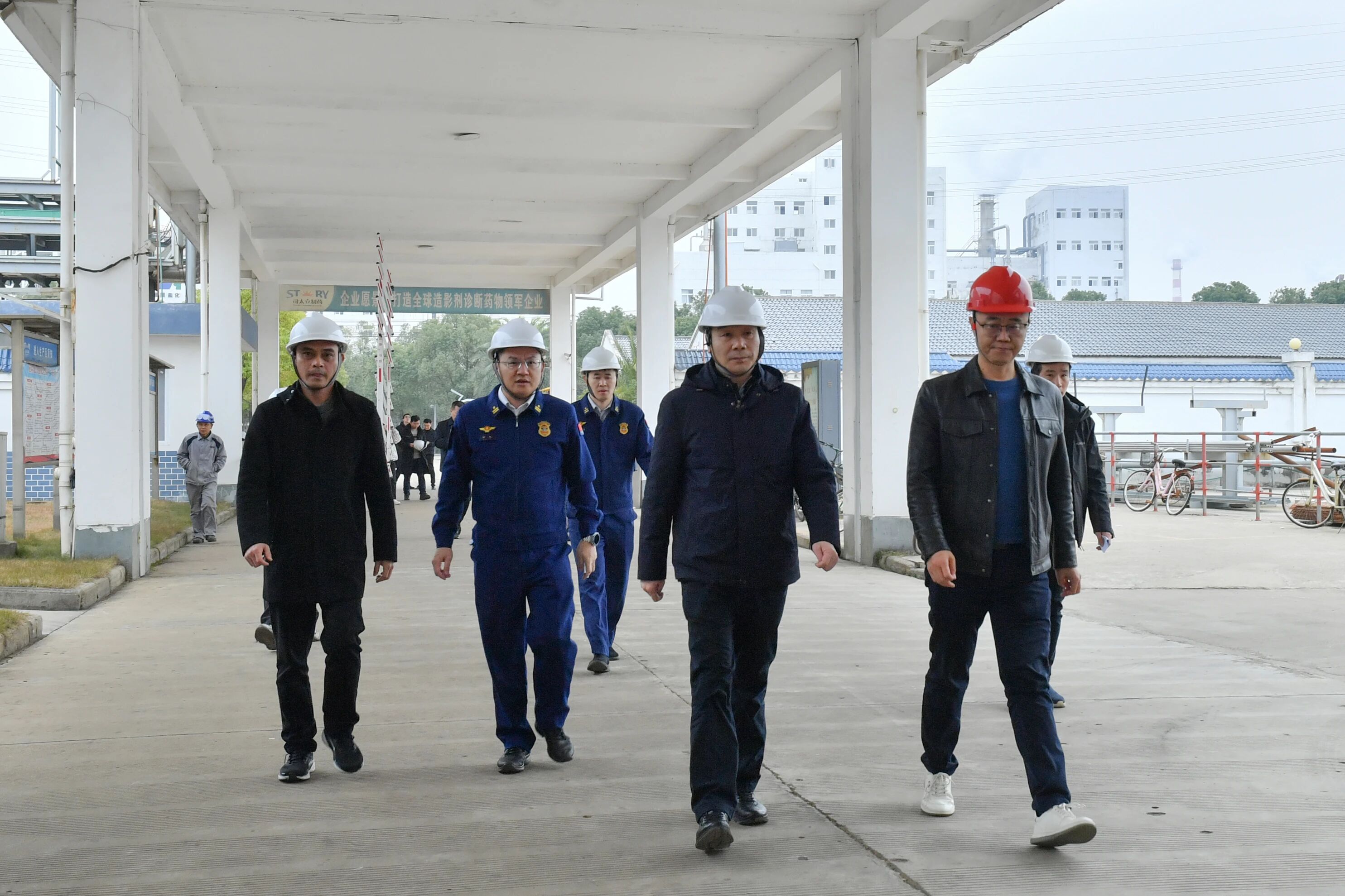 羅功成暗訪檢查安全防范工作